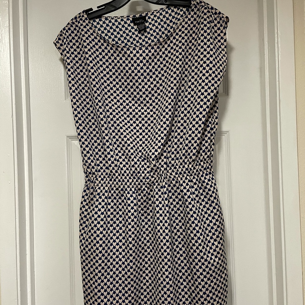 Women’s pouf style sleeveless mini dress